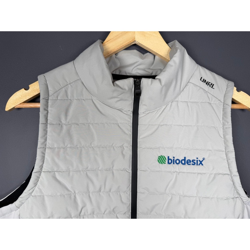 UNRL Mens Apex Quilted Full Zip Vest Gray Biodesix Logo Size Medium